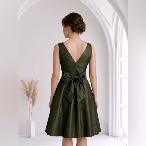 ELIE TAHARI Sleeveless Silk Pleated Cocktail Belt Frilled Dress Hunter Green 0 - Picture 1 of 11